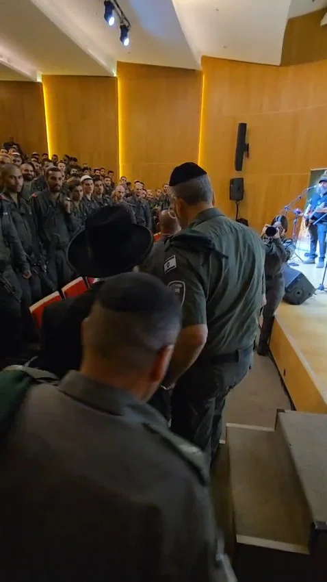 בתרועת מלך; כך קידמו לוחמי מג"ב את פני הרב ראובן אלבז במעמד ההוד בירושלים