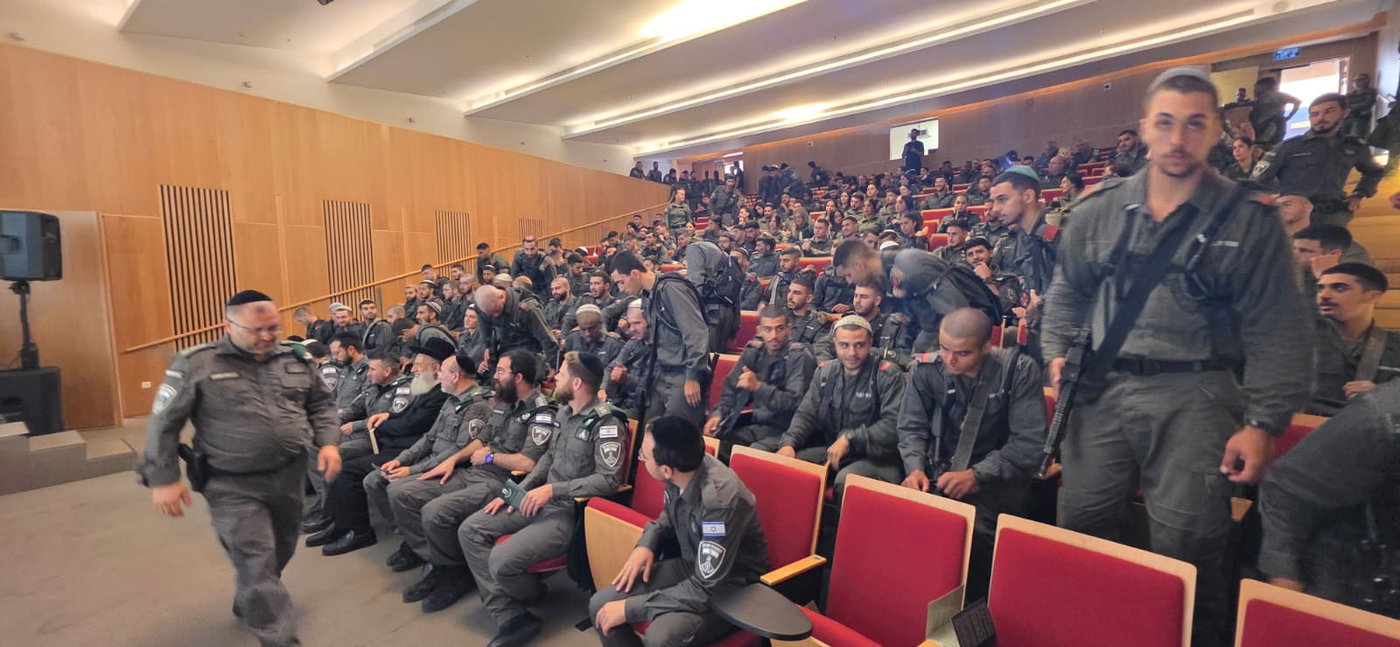 בתרועת מלך; כך קידמו לוחמי מג"ב את פני הרב ראובן אלבז במעמד ההוד בירושלים