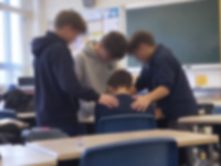 מזעזע: השפילו חבר מול הכיתה - והפכו את הרגע לסרטון