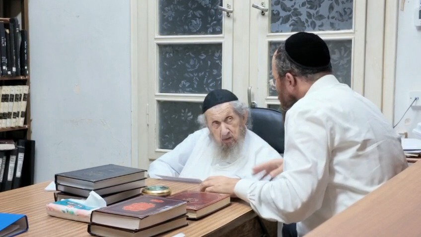 המנהיג הגר"ד לנדו עובר על המאמר | הנכד: "שלחו גם לר' משה הלל"