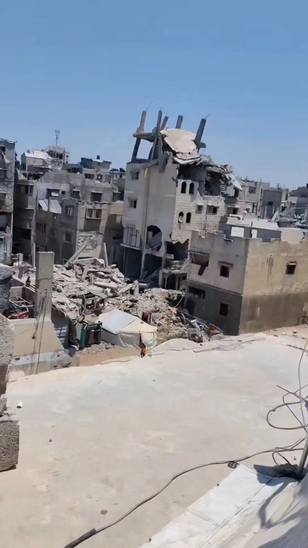 הדבר היפה בעולם: האימפריה המטורפת שהוקמה בתוך אוהל בעזה