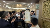הכנסת ספר התורה למעונו של הראשל"צ זצ"ל
