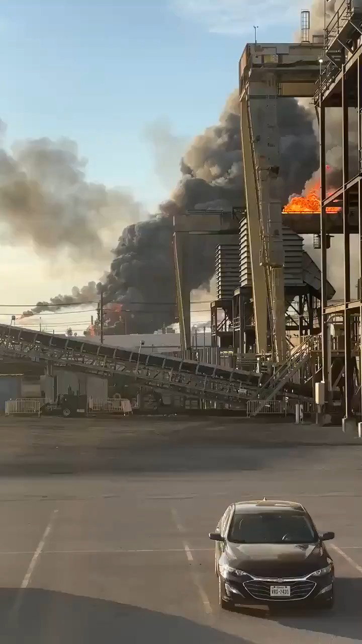 אש בסעודיה: החות'ים תקפו ערים ומתקני אנרגיה - 73 נפצעו