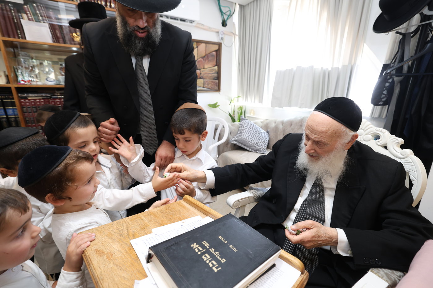 ילדי בית דוד אצל הגר"ש בצלאל