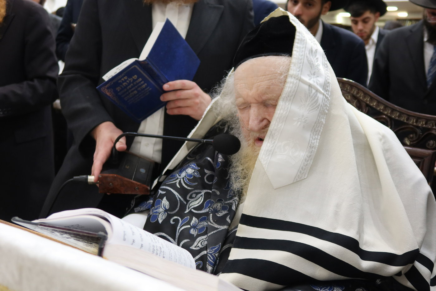 סליחות ראשונות אצל הגר"מ שטרנבוך