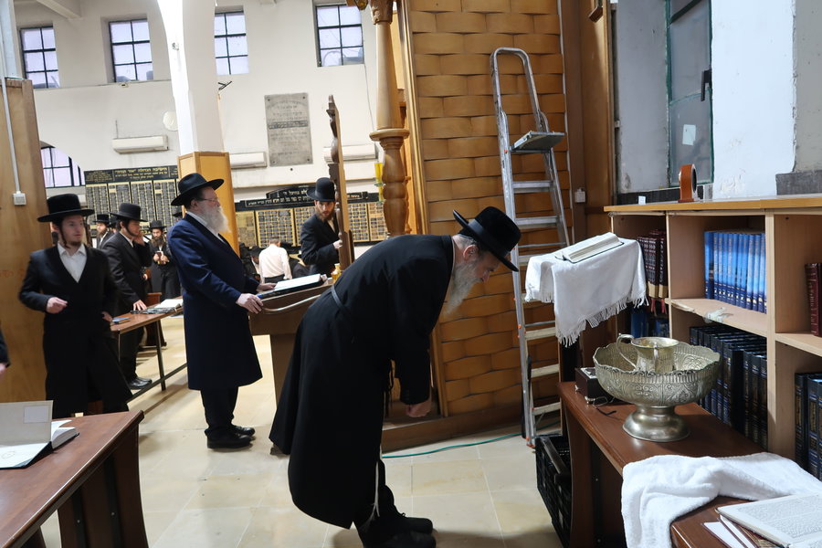 "כי הנה כחומר": הרבי מאשלג בני היכלא עלה עם חסידיו לטבריה ולמירון