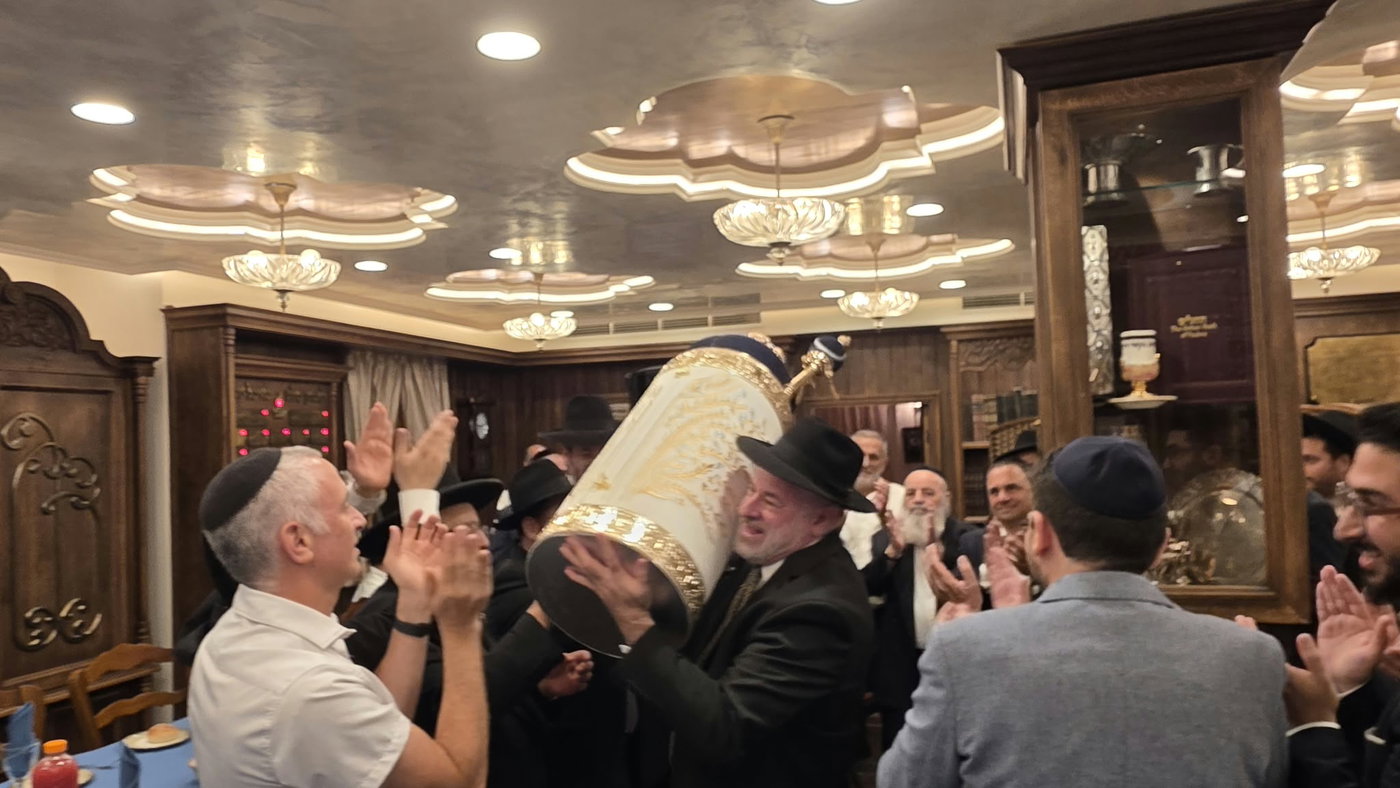 במעון הראשל"צ בבית וגן: ספר תורה מיוחד הוכנס לקראת הימים הנוראים