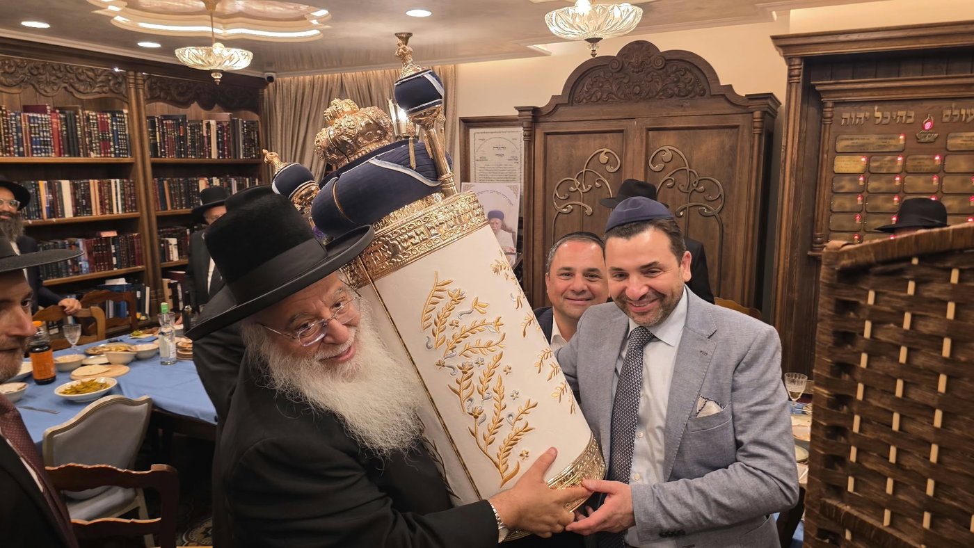 במעון הראשל"צ בבית וגן: ספר תורה מיוחד הוכנס לקראת הימים הנוראים