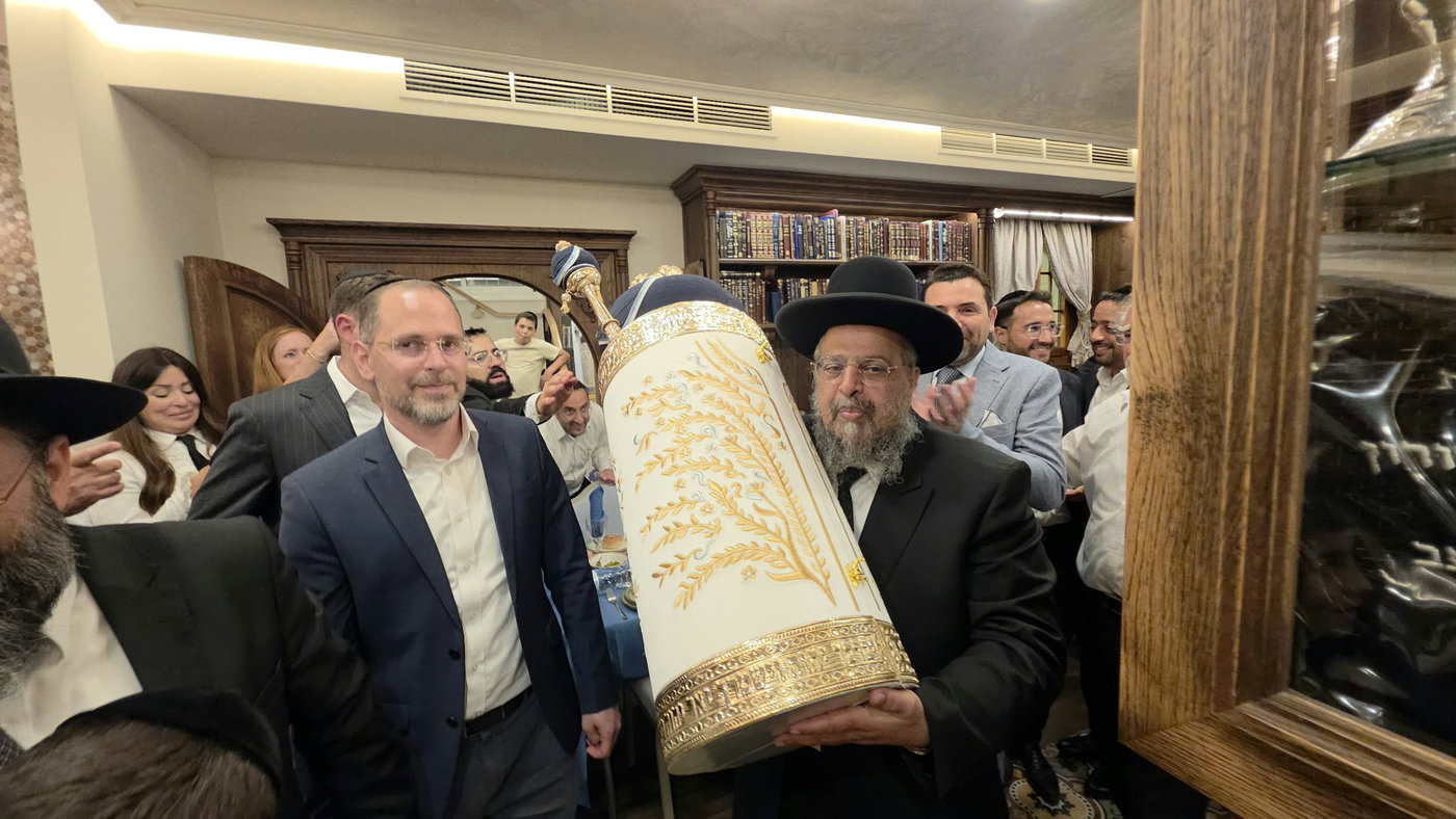 במעון הראשל"צ בבית וגן: ספר תורה מיוחד הוכנס לקראת הימים הנוראים