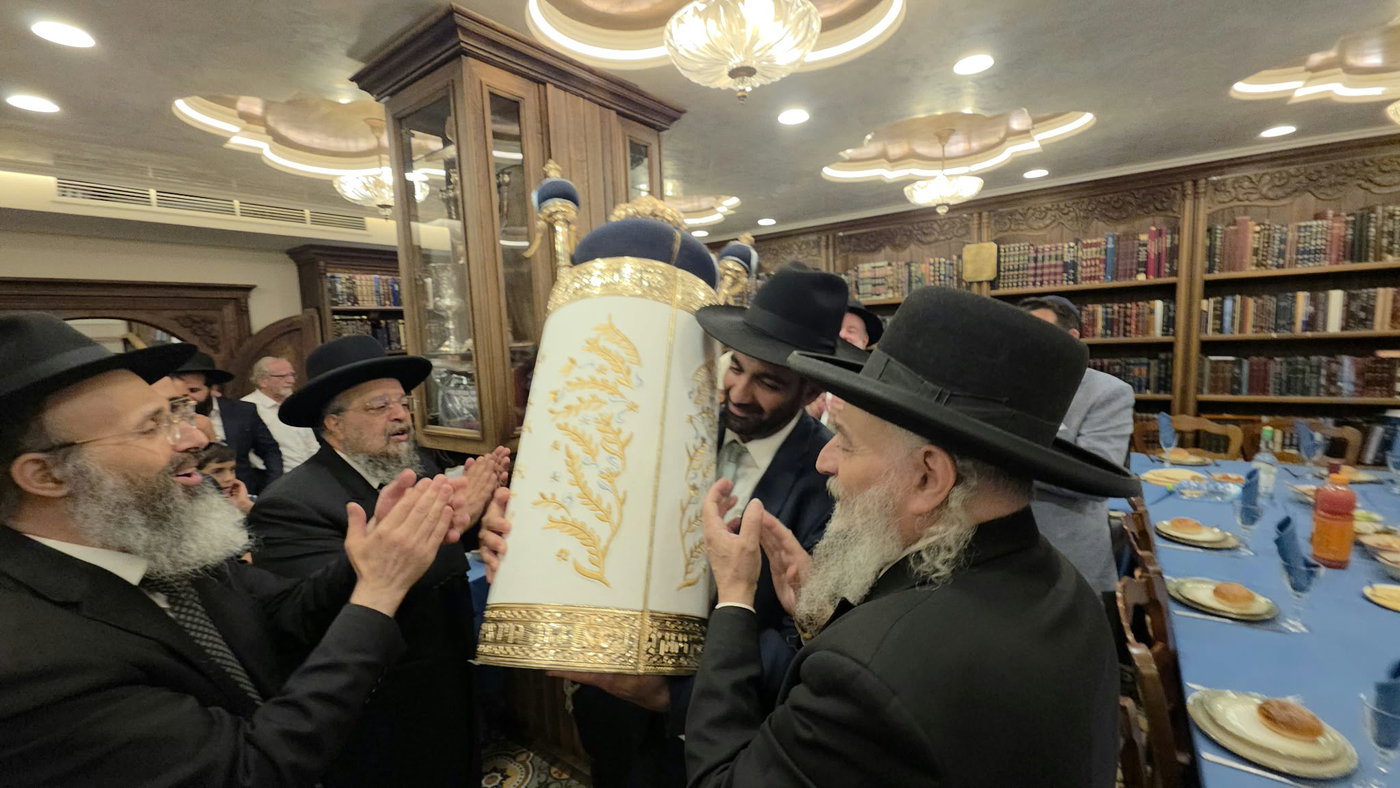 במעון הראשל"צ בבית וגן: ספר תורה מיוחד הוכנס לקראת הימים הנוראים