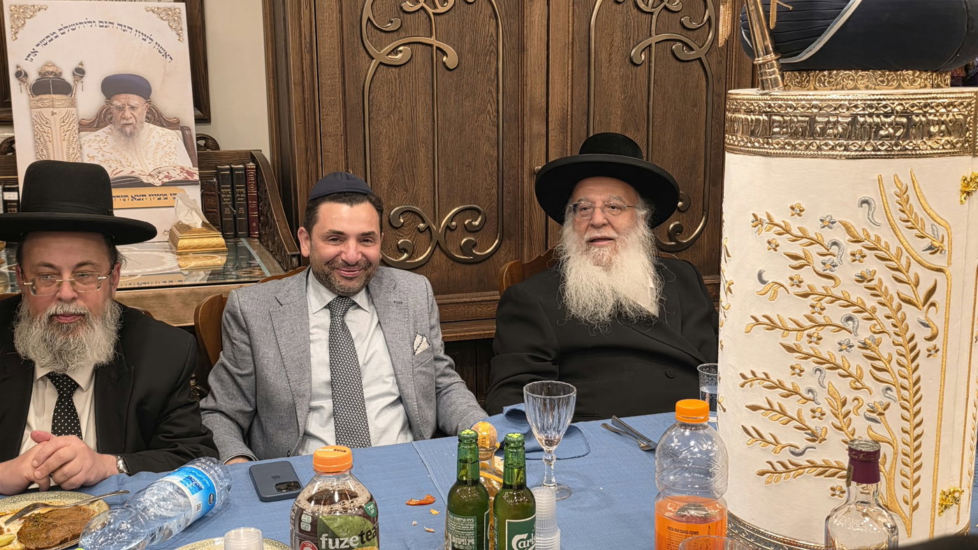במעון הראשל"צ בבית וגן: ספר תורה מיוחד הוכנס לקראת הימים הנוראים