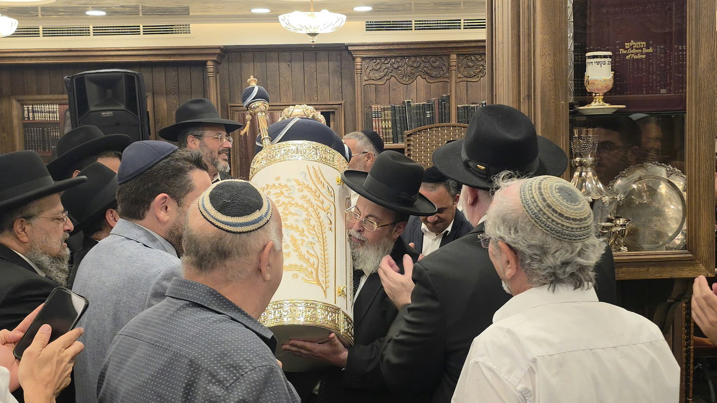 במעון הראשל"צ בבית וגן: ספר תורה מיוחד הוכנס לקראת הימים הנוראים