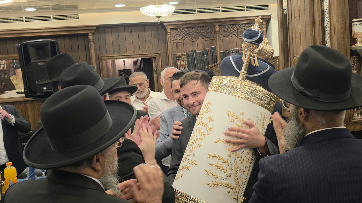 במעון הראשל"צ בבית וגן: ספר תורה מיוחד הוכנס לקראת הימים הנוראים