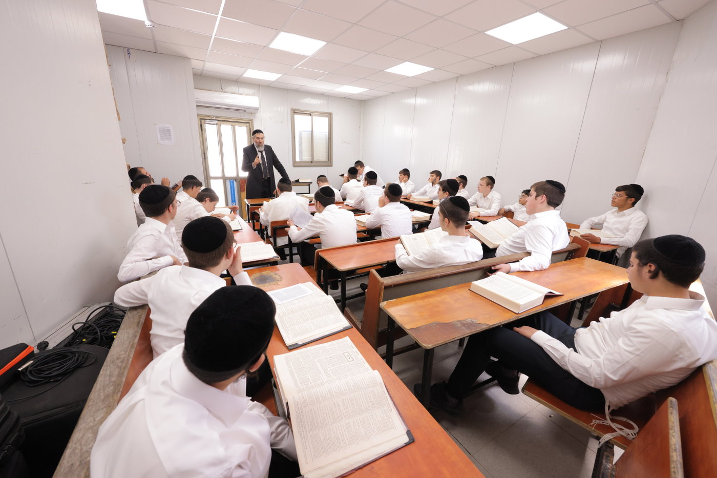 יום א' של סליחות אצל הגר"מ שטרנבוך