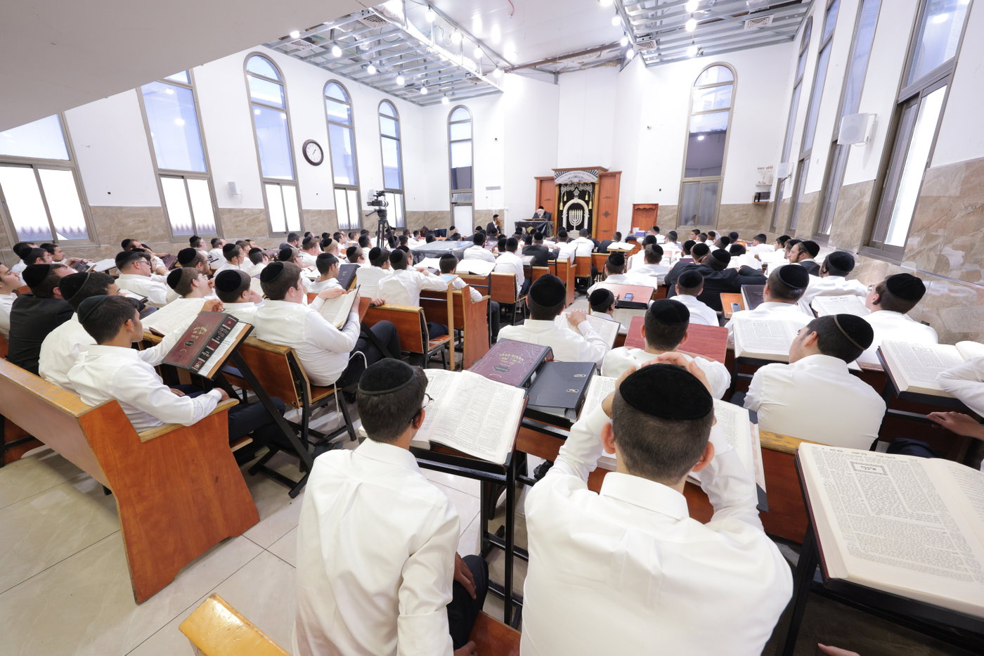 יום א' של סליחות אצל הגר"מ שטרנבוך