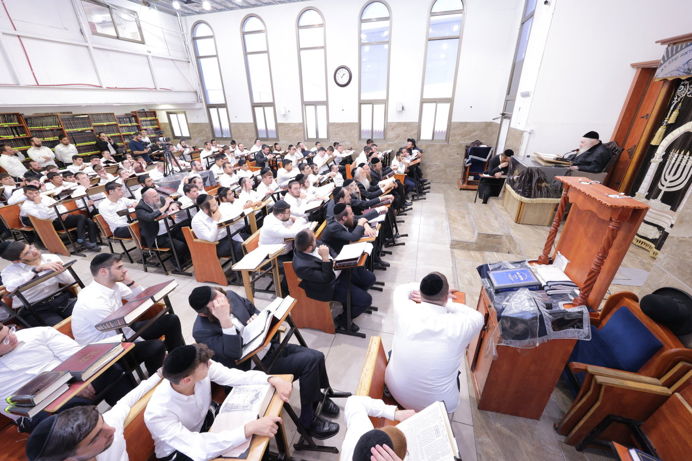 יום א' של סליחות אצל הגר"מ שטרנבוך