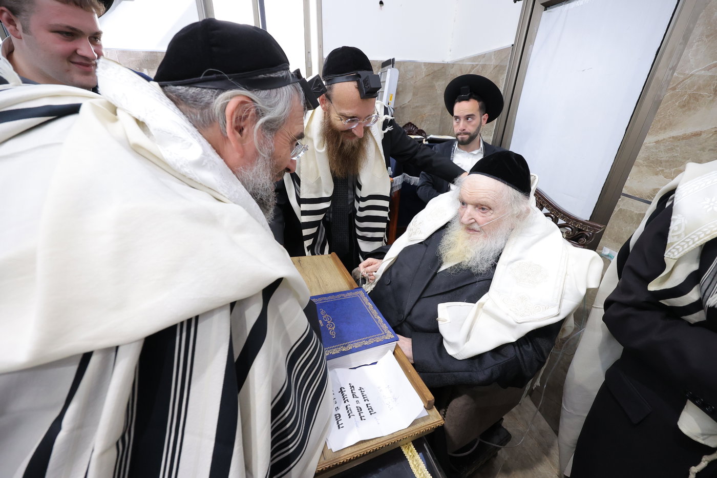 יום א' של סליחות אצל הגר"מ שטרנבוך