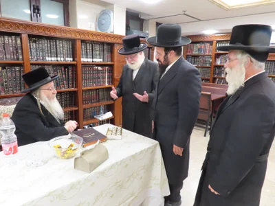 האדמו"ר מביאלה בקבלת קהל באשדוד