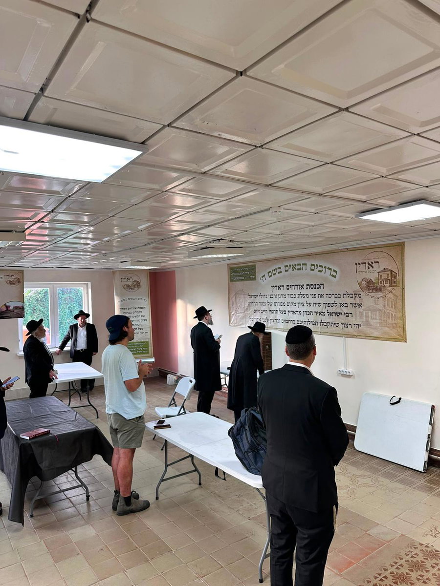 העיירה בבלארוס התעוררה לחיים; החסידים איתרו פח – והפכו אותו למקווה