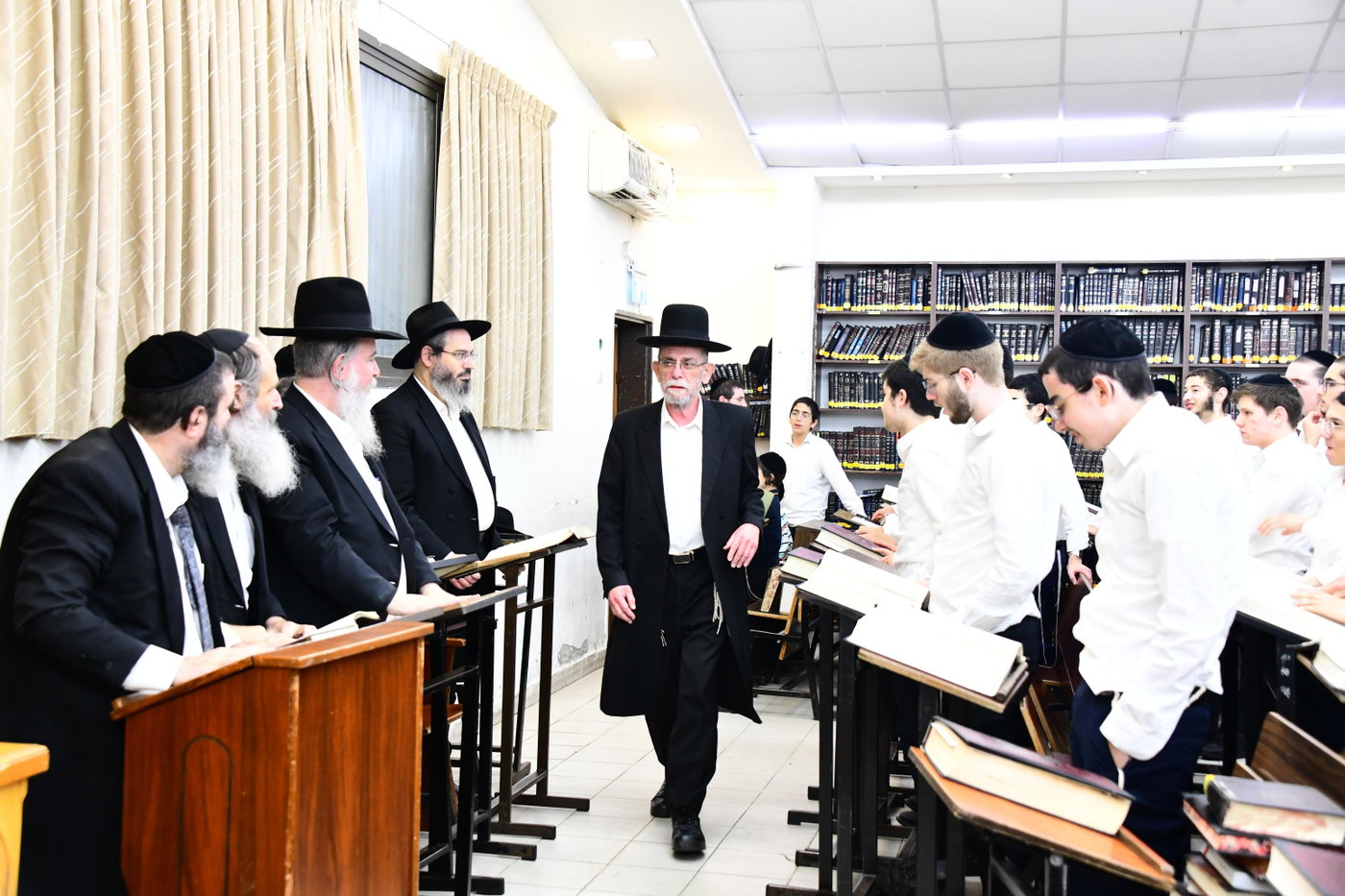 הגרי"ב שרייבר בשיחה בקריית מלך
