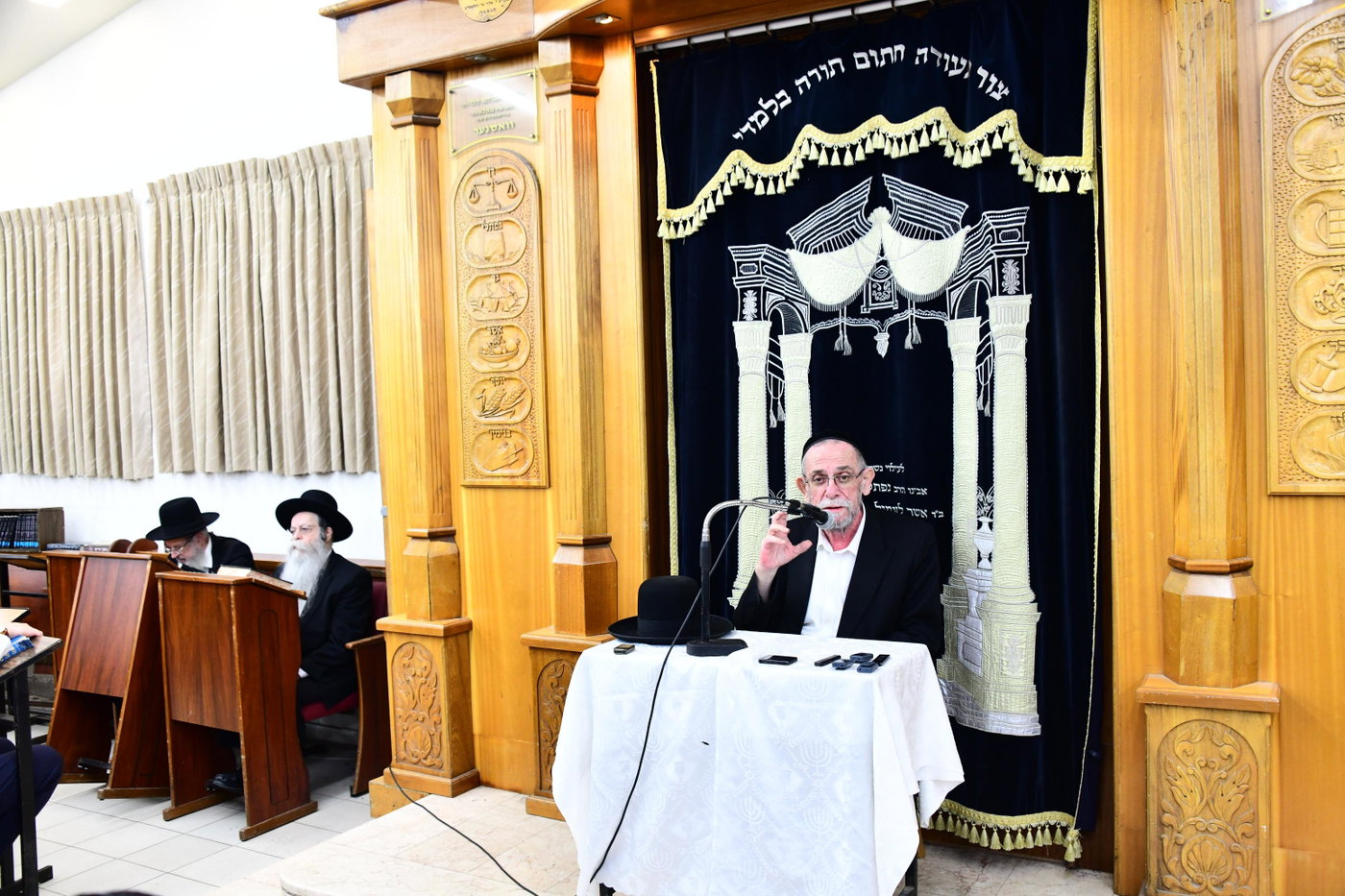 הגרי"ב שרייבר בשיחה בקריית מלך