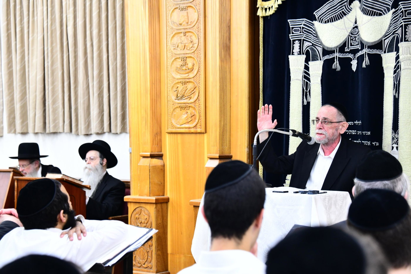 הגרי"ב שרייבר בשיחה בקריית מלך