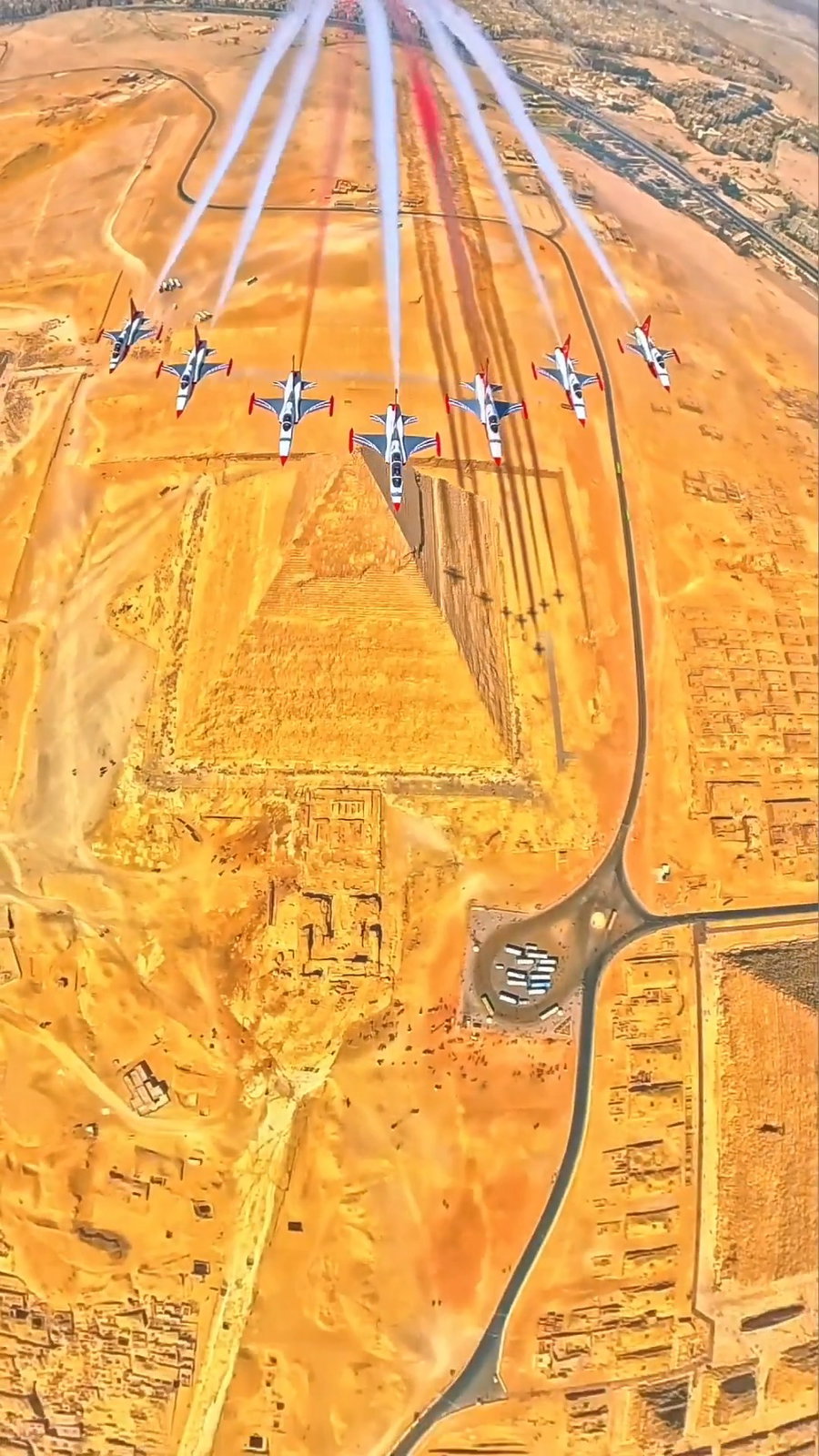 ישראל פוקחת עין: מטוסי קרב טורקיים במפגן מעל הפירמידות