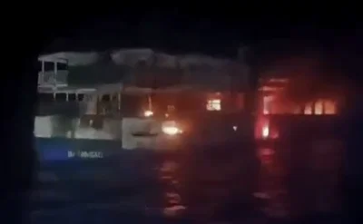 מלכודת אש בלב ים: נוסעים נאלצו לקפוץ למים לאחר פיצוץ עוצמתי | צפו