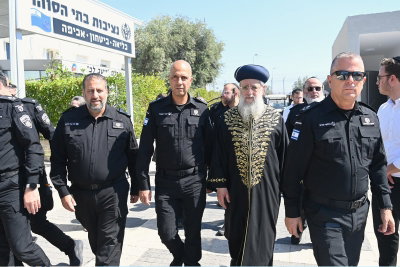 הראשון לציון בביקור בבתי הכלא