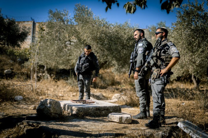 בתוך בור מים עתיק: נחשפה מנהרת טרור ליד ירושלים בבנייה מתקדמת