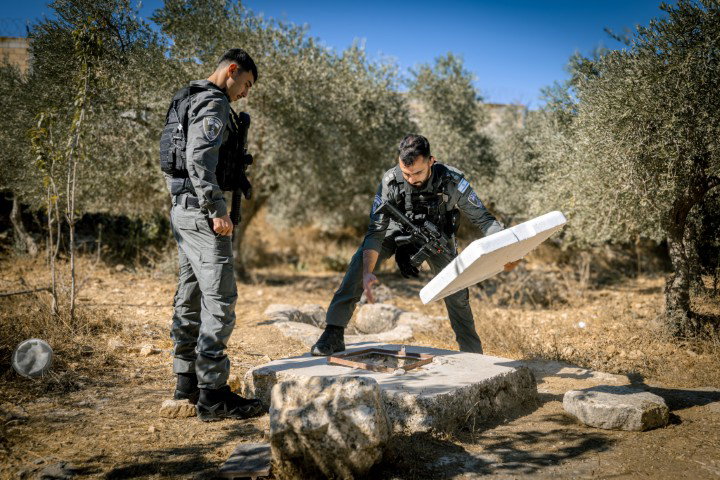 בתוך בור מים עתיק: נחשפה מנהרת טרור ליד ירושלים בבנייה מתקדמת