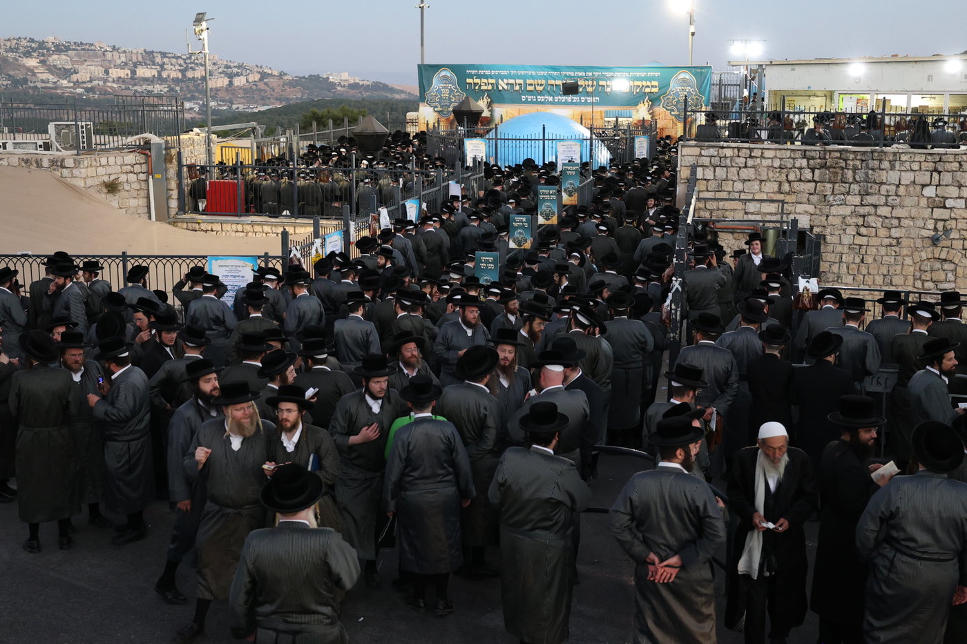 האדמו"ר מתולדות אהרן במירון
