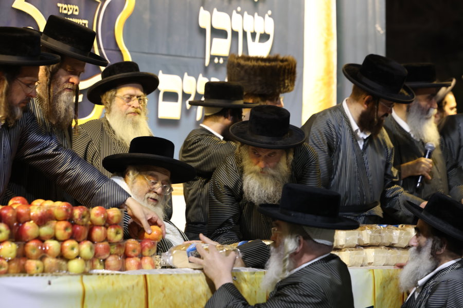 ללא תקציבי מדינה | החסידים גייסו מיליונים וזכו למעמד אדיר עם האדמו"ר במירון