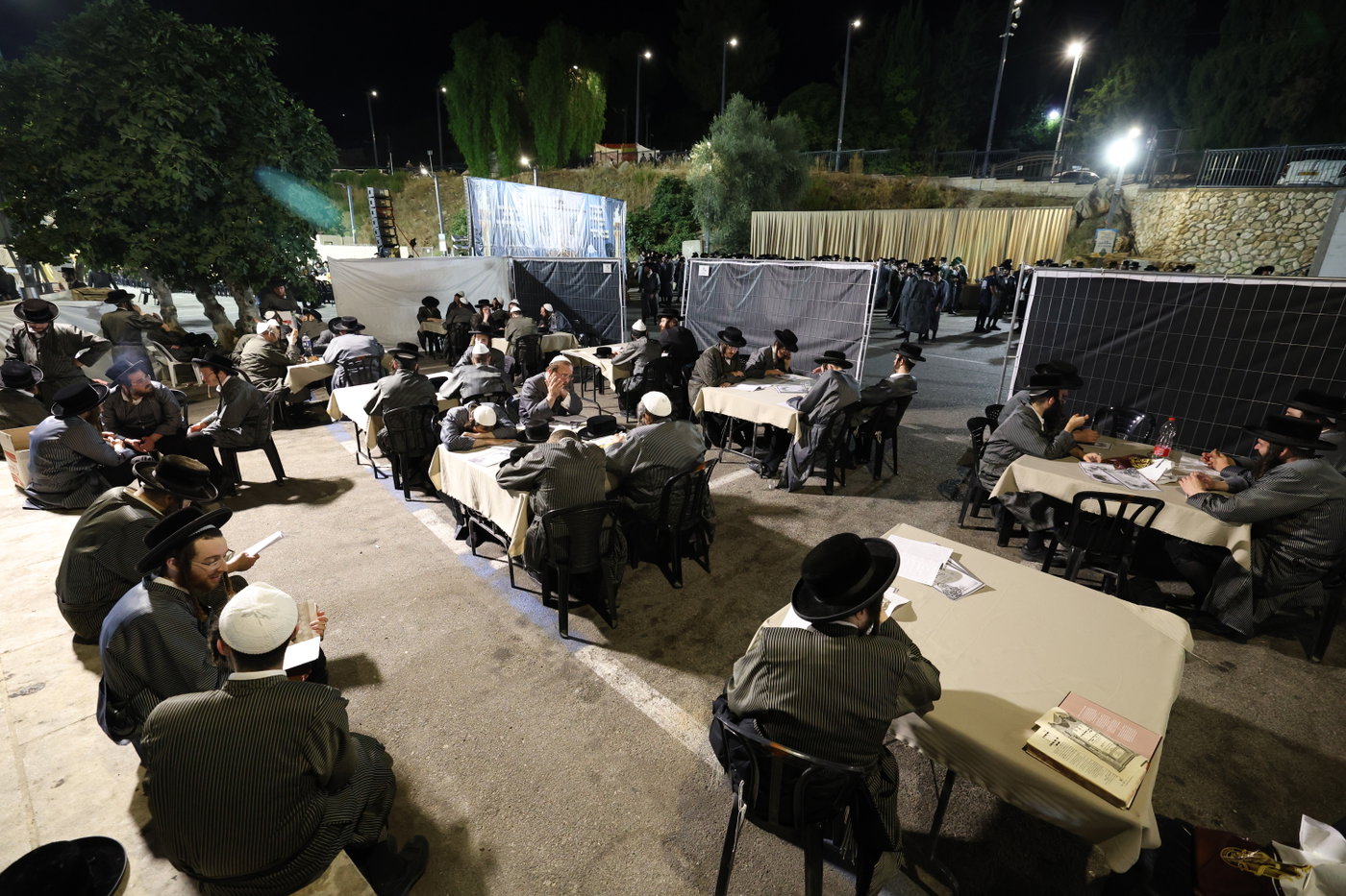 האדמו"ר מתולדות אהרן במירון