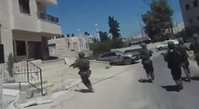 רצים פנימה, פורצים את הדלת ושולפים את המחבל לפני פיגוע הירי | צפו