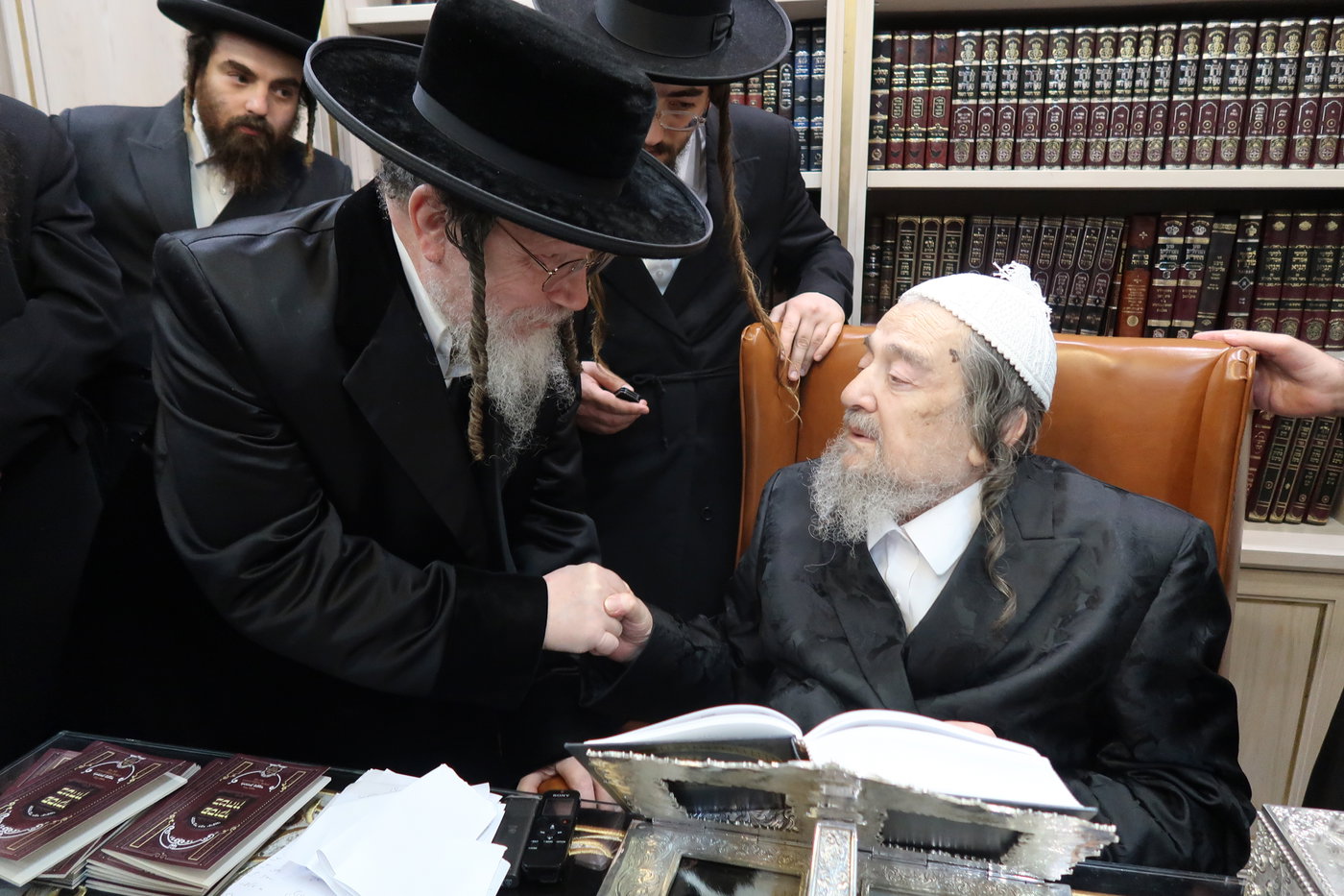 האדמו"ר מגאלאנטא בביקור אצל הגרי"מ שכטר