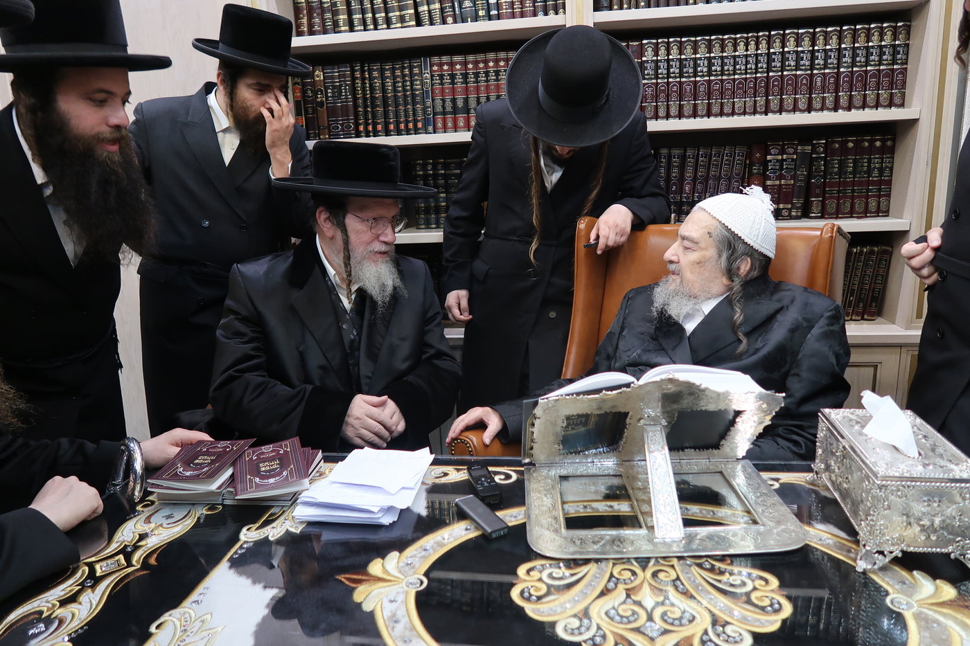 האדמו"ר מגאלאנטא בביקור אצל הגרי"מ שכטר
