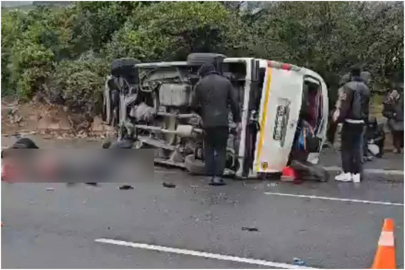 אסון מחריד: 21 בני אדם נהרגו בתנגשות חזיתית של מיניבוסים ורכב