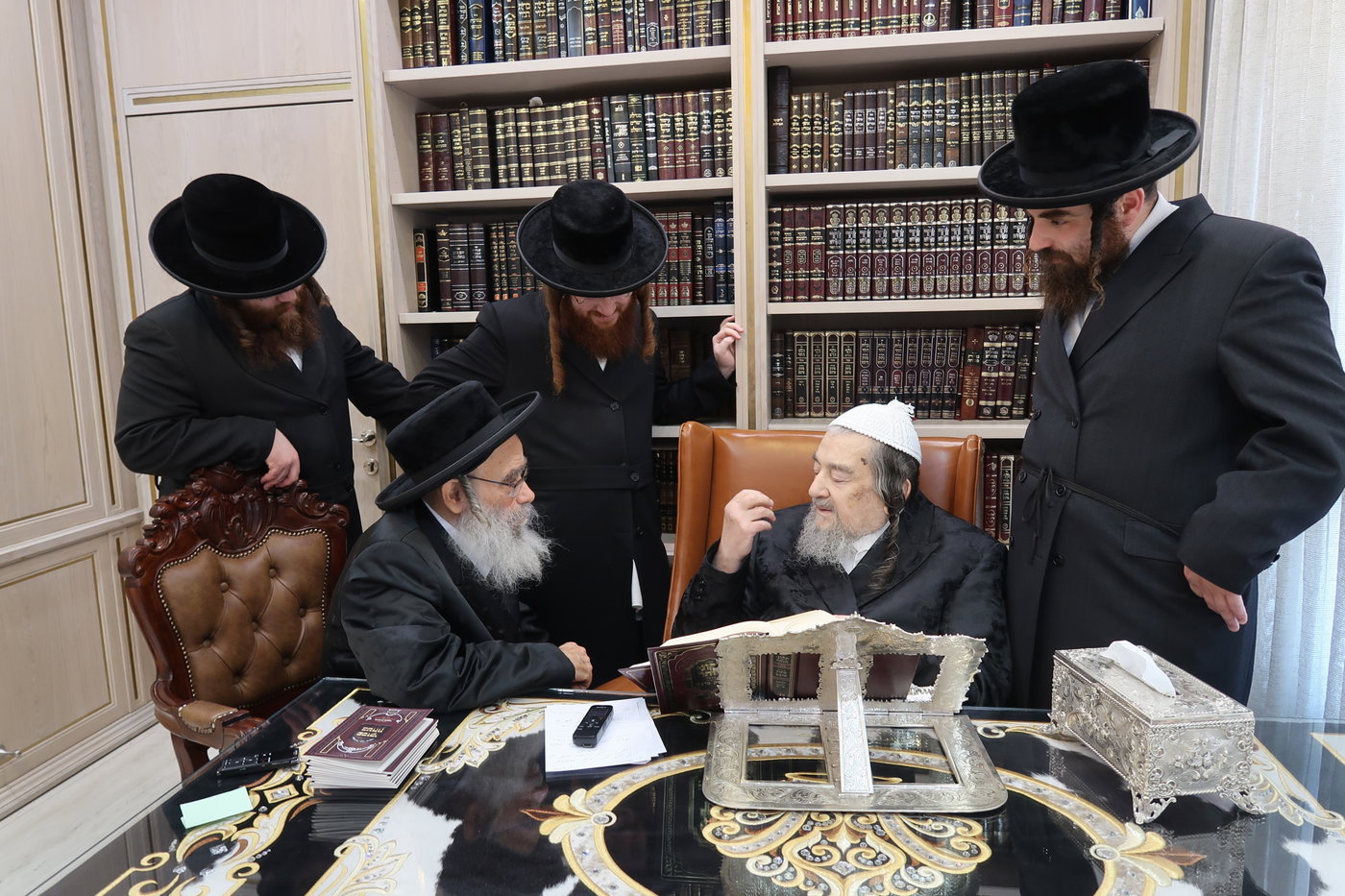 הגר"ג רבינוביץ בביקור אצל הגרי"מ שכטר