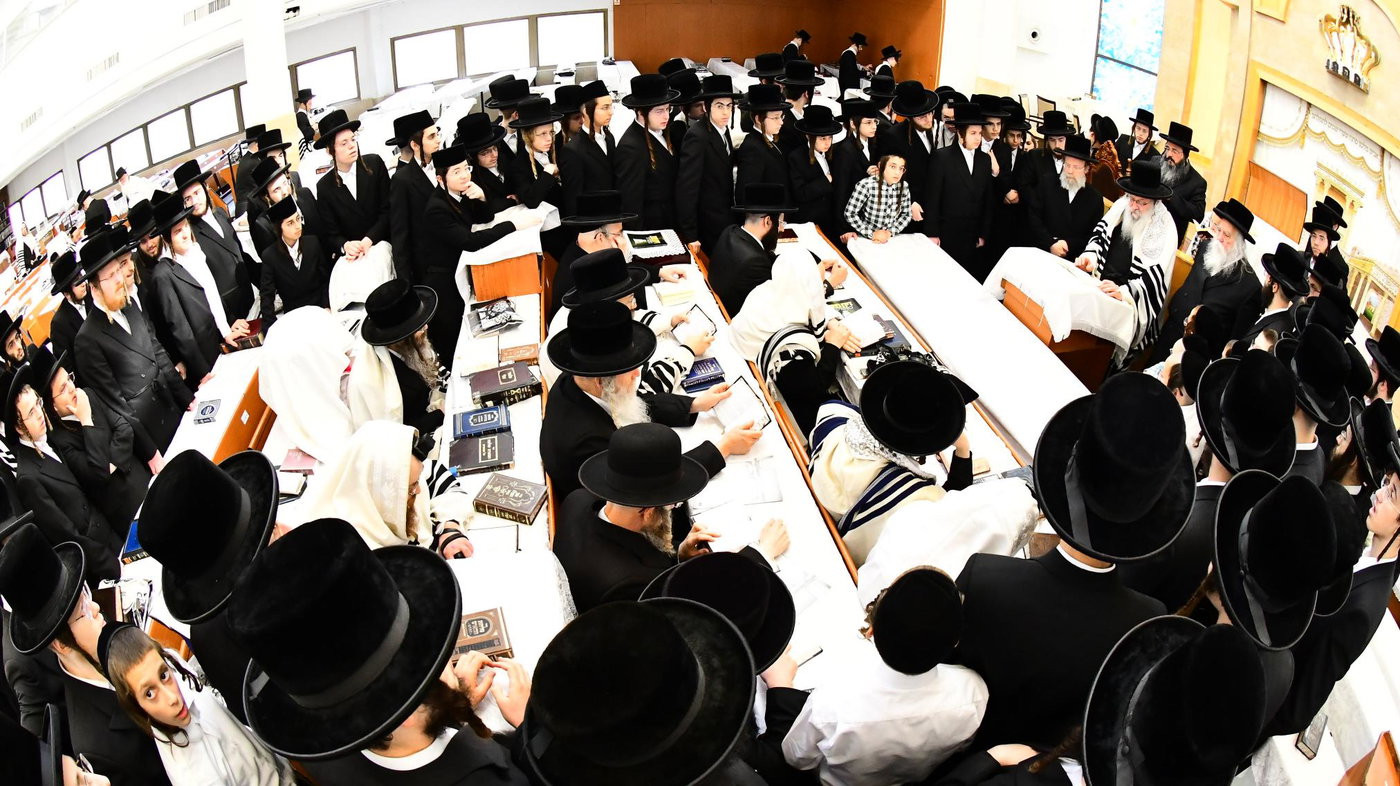 האדמו"ר מנדבורנה בהתרת נדרים