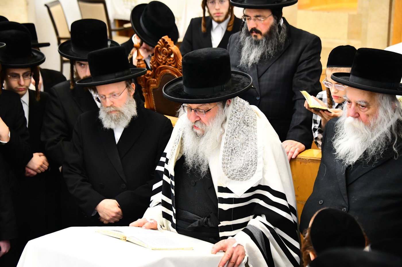 האדמו"ר מנדבורנה בהתרת נדרים