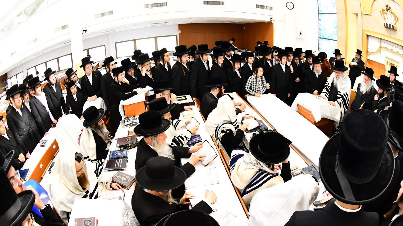 האדמו"ר מנדבורנה בהתרת נדרים