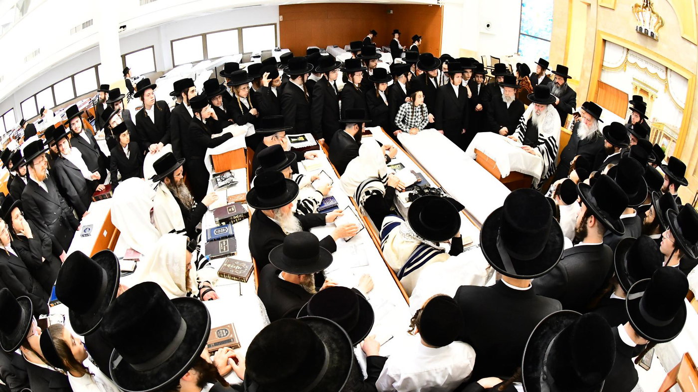 האדמו"ר מנדבורנה בהתרת נדרים