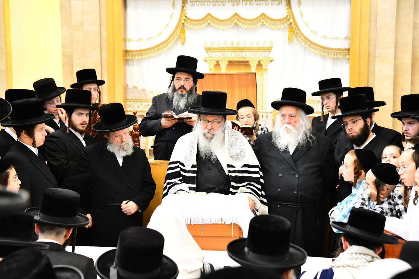 האדמו"ר מנדבורנה בהתרת נדרים