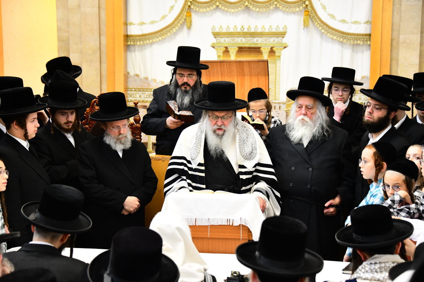 האדמו"ר מנדבורנה בהתרת נדרים