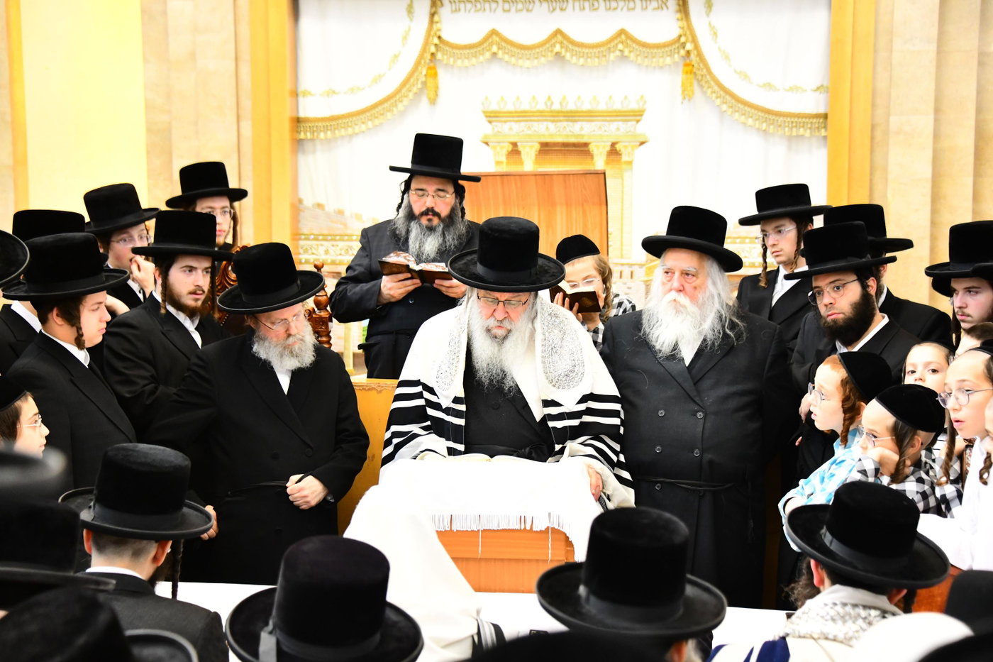 האדמו"ר מנדבורנה בהתרת נדרים