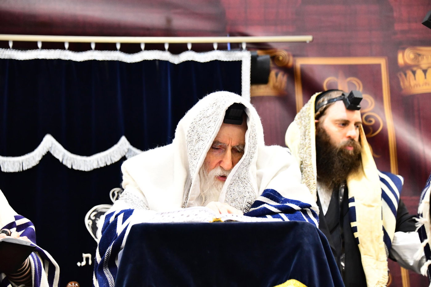 האדמו"ר ממחנובקא בעלזא בהתרת נדרים
