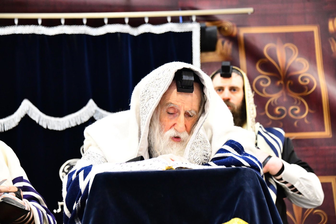 האדמו"ר ממחנובקא בעלזא בהתרת נדרים
