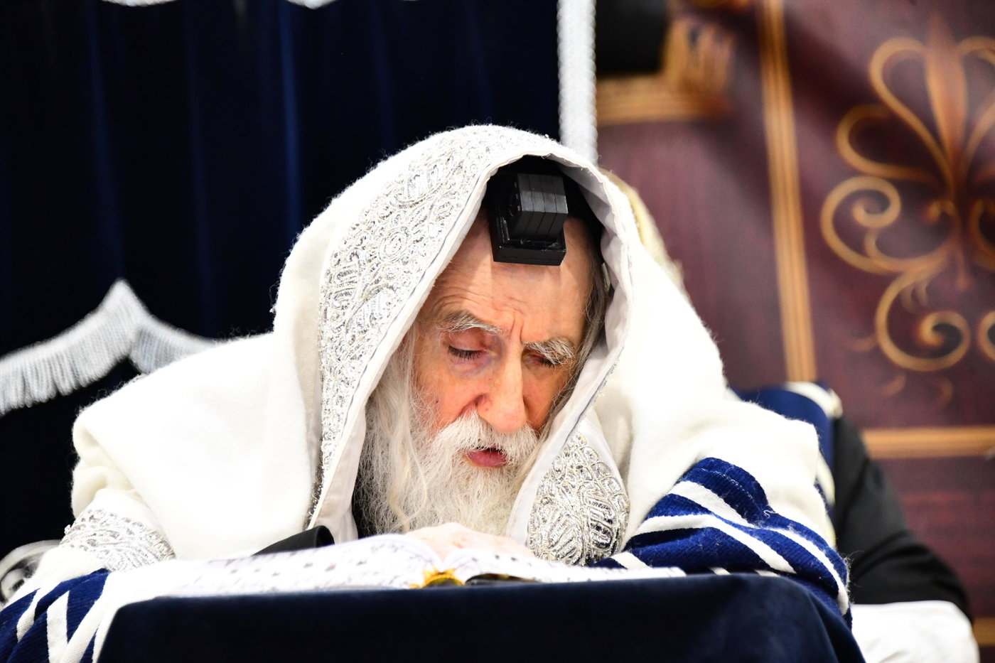 האדמו"ר ממחנובקא בעלזא בהתרת נדרים