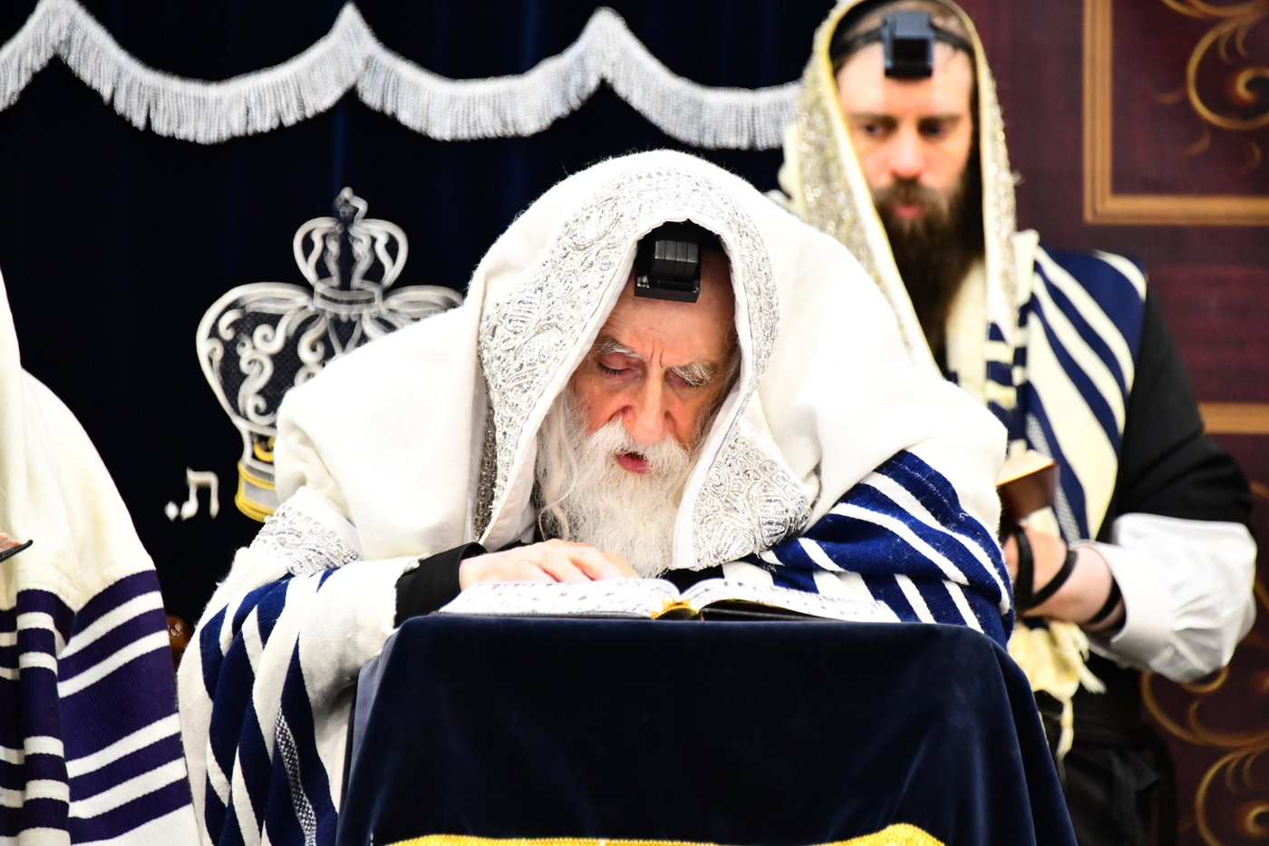האדמו"ר ממחנובקא בעלזא בהתרת נדרים